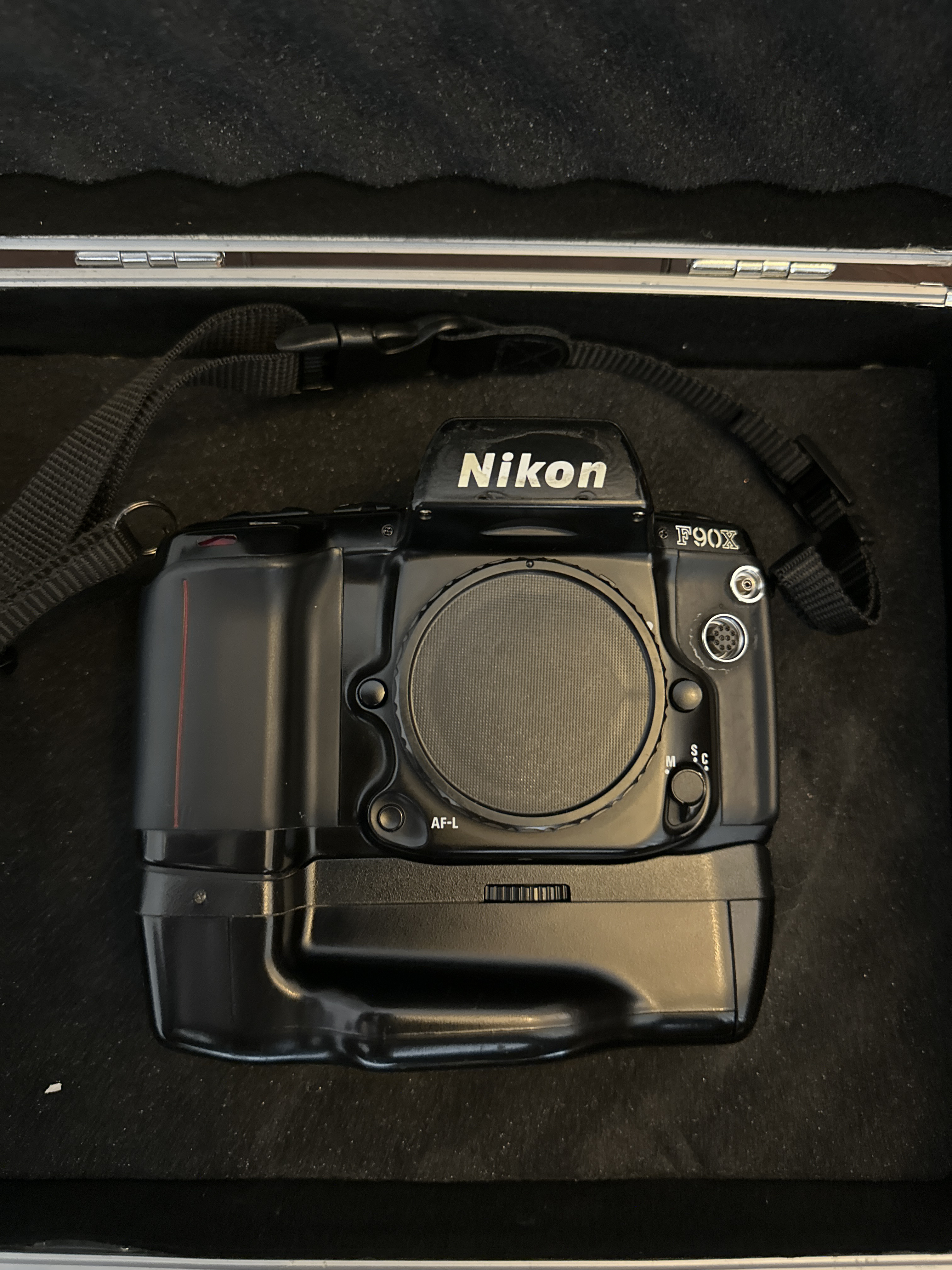 Nikon f90x (body only + battery grip)