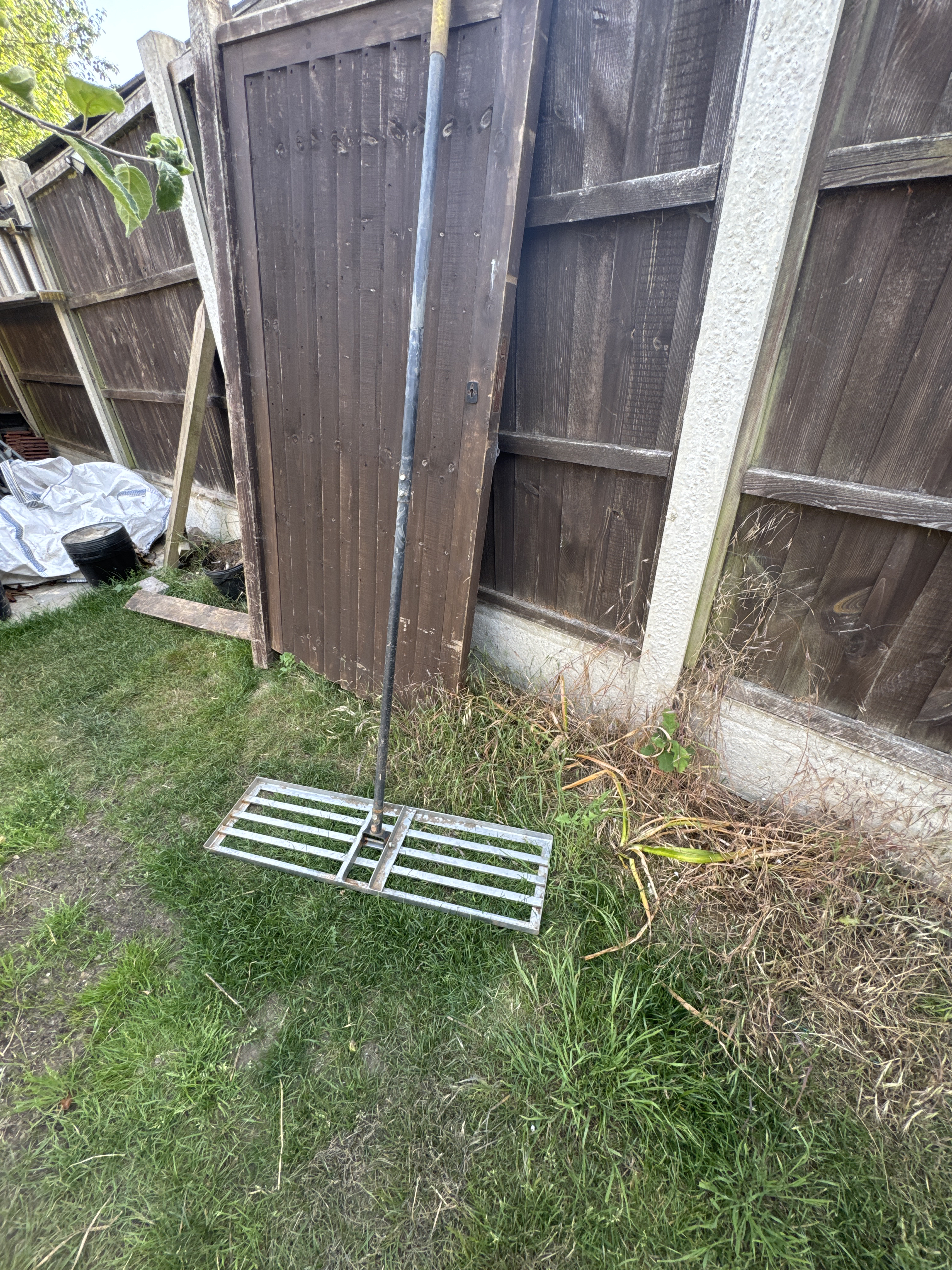 Lawn leveling rake