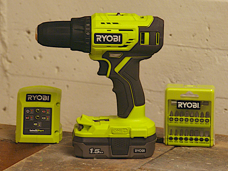 Borrmaskin/skruvdragare ryobi + bitssats