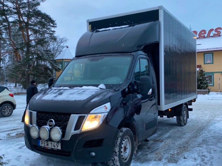 Flyttbil nissan nv 400