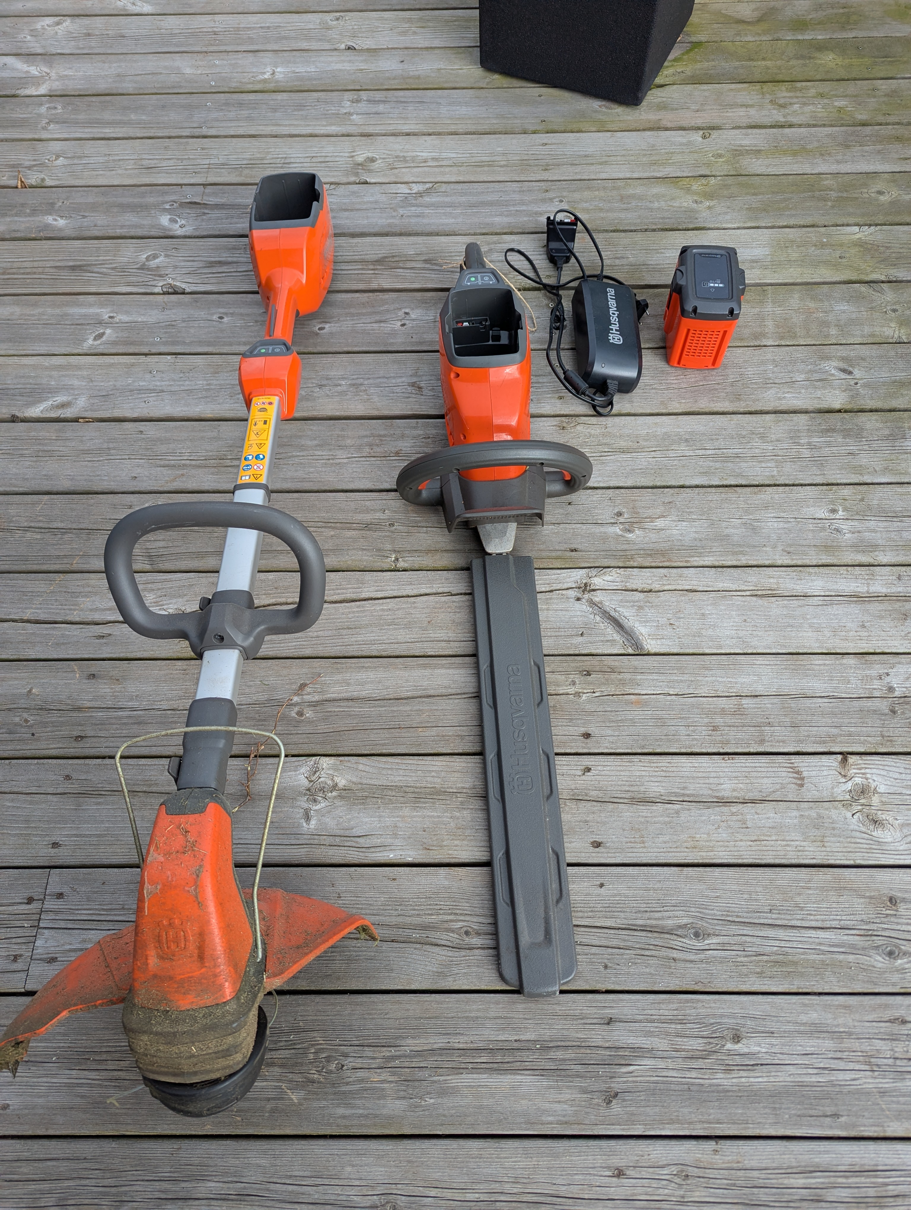 Husqvarna batteripaket – häcksax (115ihd45) & grästrimmer (115il)