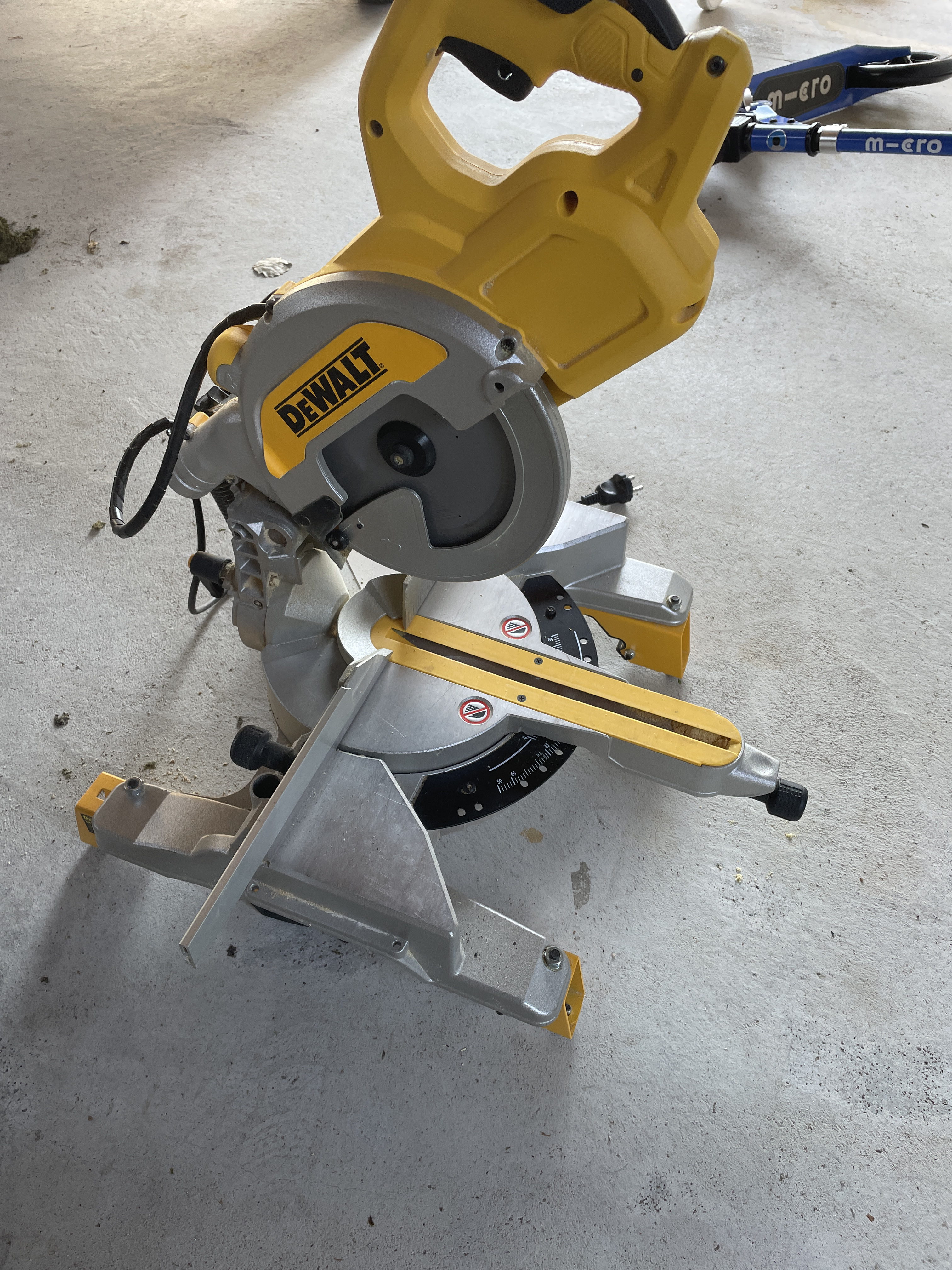 Dewalt kapp og gjærsag dvs777