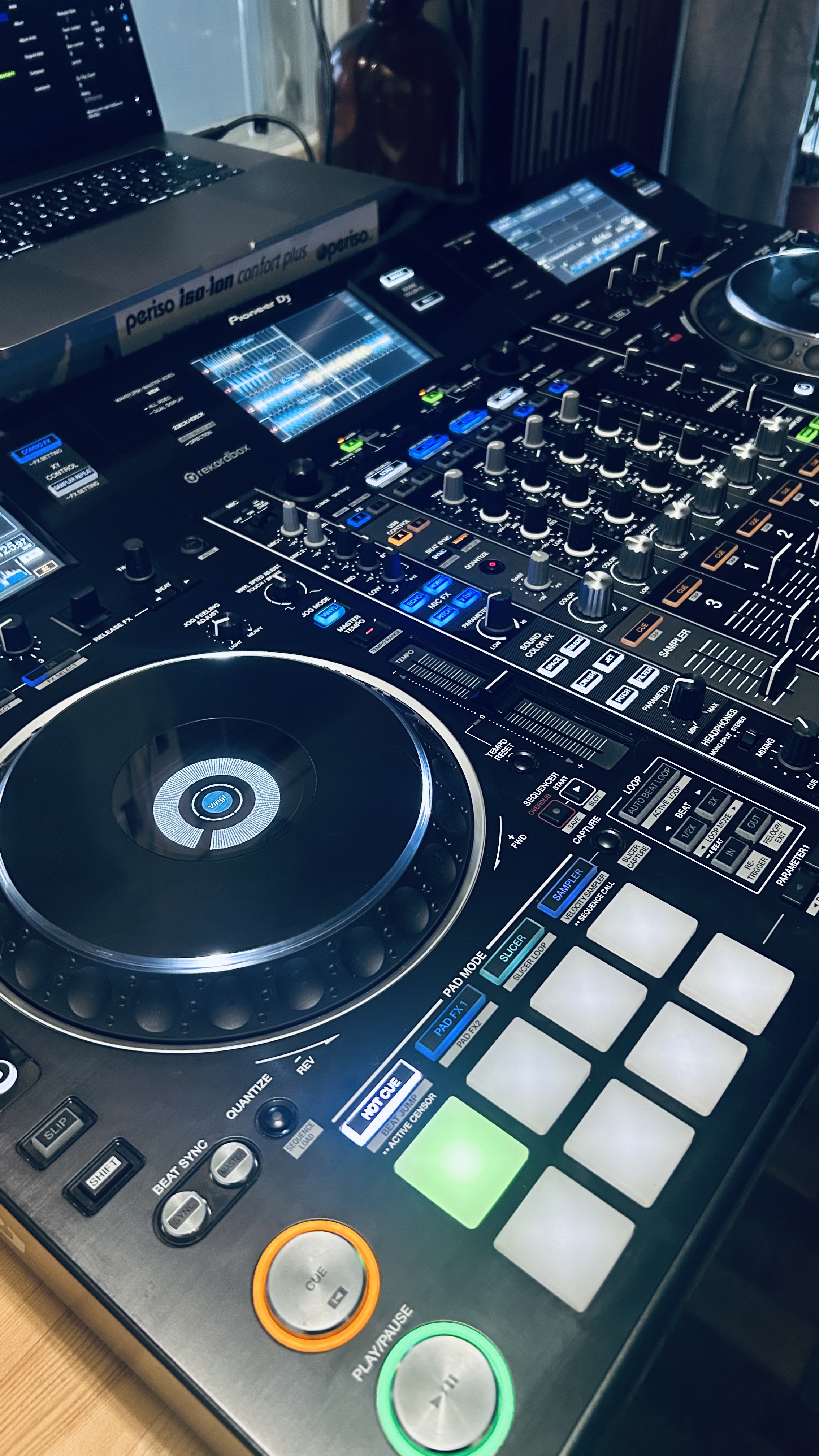 Pioneer cdj-2000nxs2 x 2 & djm-900nxs2 + lisähinnasta oheislaitteita