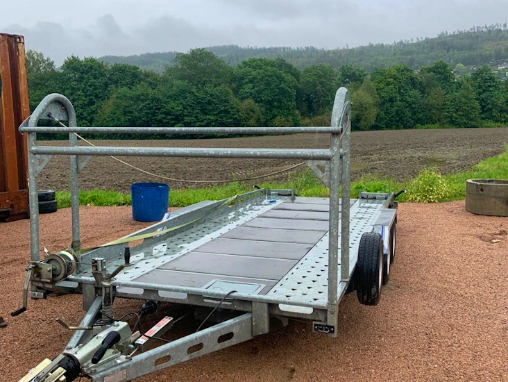 Biltransporthenger/bilfrakter til leie