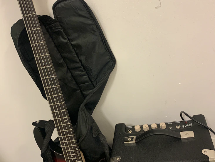 Full bass guitar set