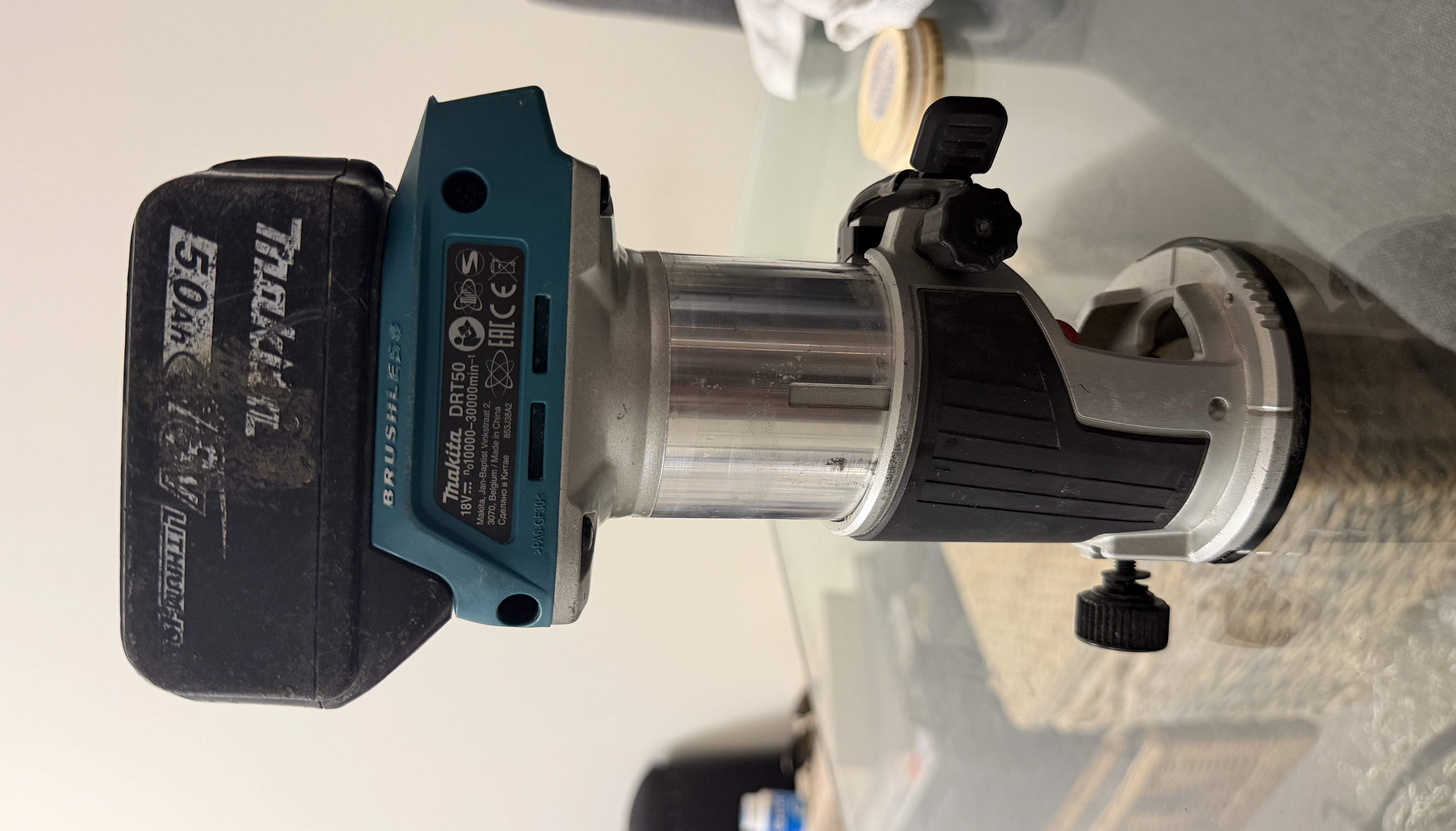 Makita drt50 18v brushless router / trimmer + 5ah battery & charger