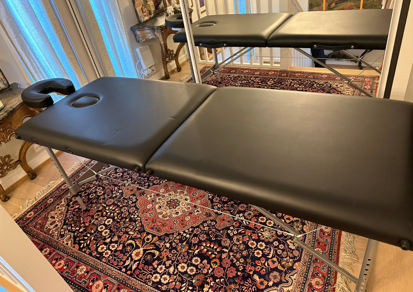 Mobil massasjebenk med hodestøtte, armlener og bag