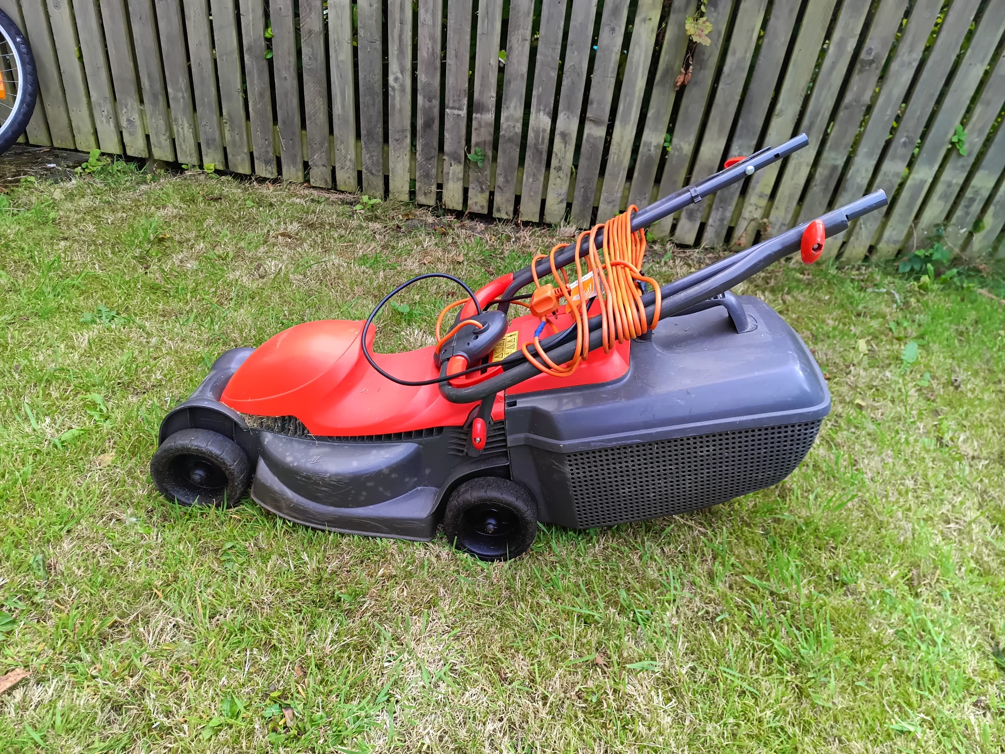 Flymo easimo electric wheeled rotary lawn mower