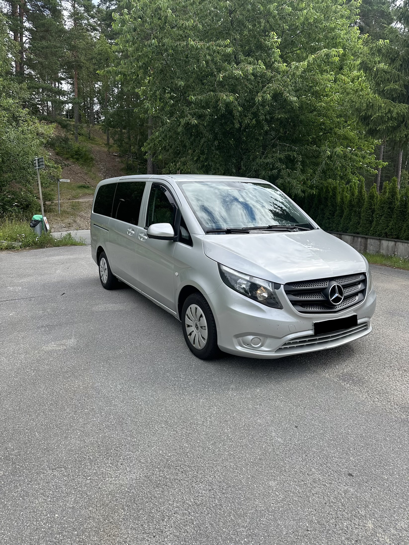 Mercedes vito tourer automat – 9 sitsig minibuss 