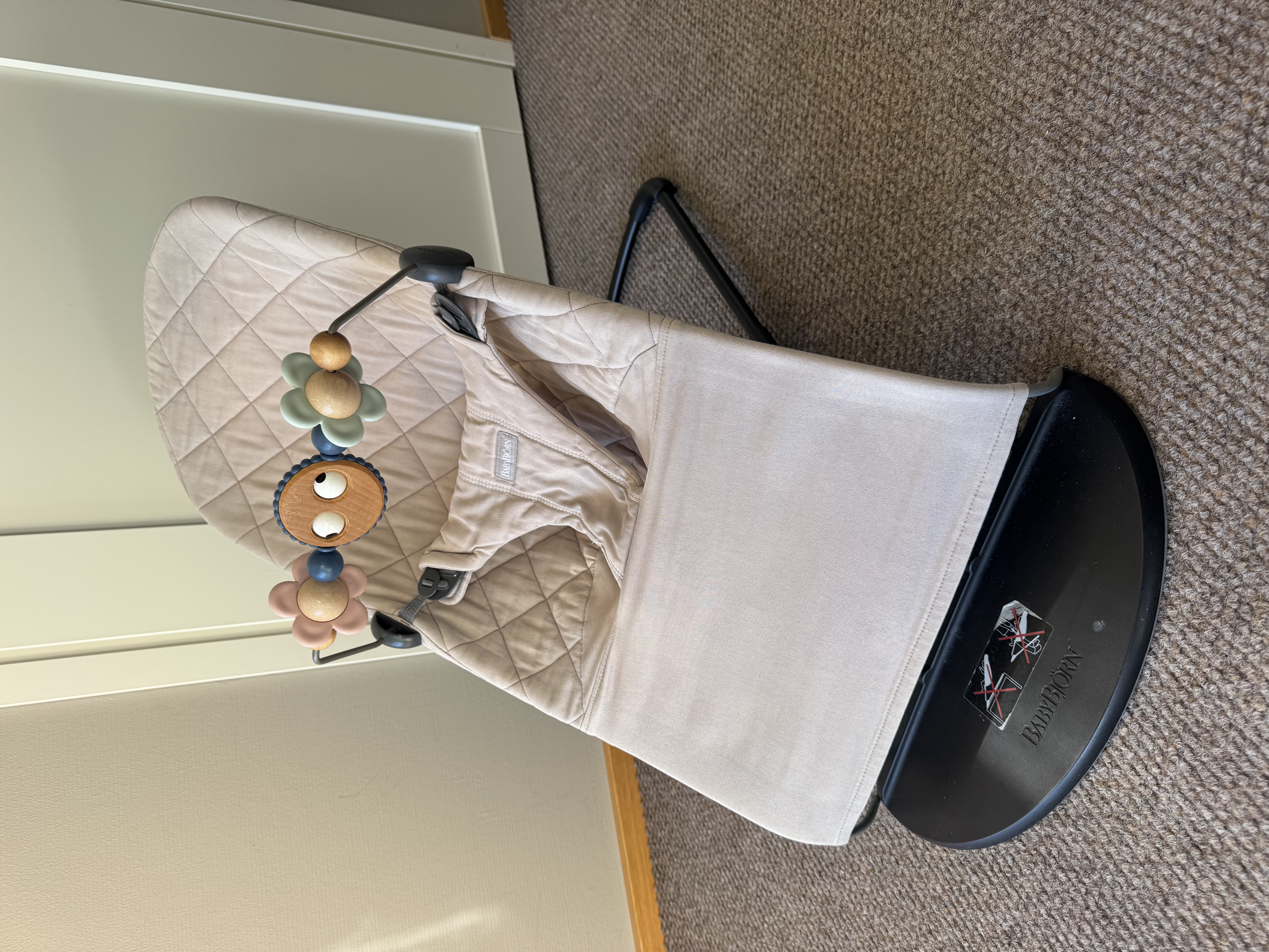 Babybjörn sitteri, beige. 52€/6kk