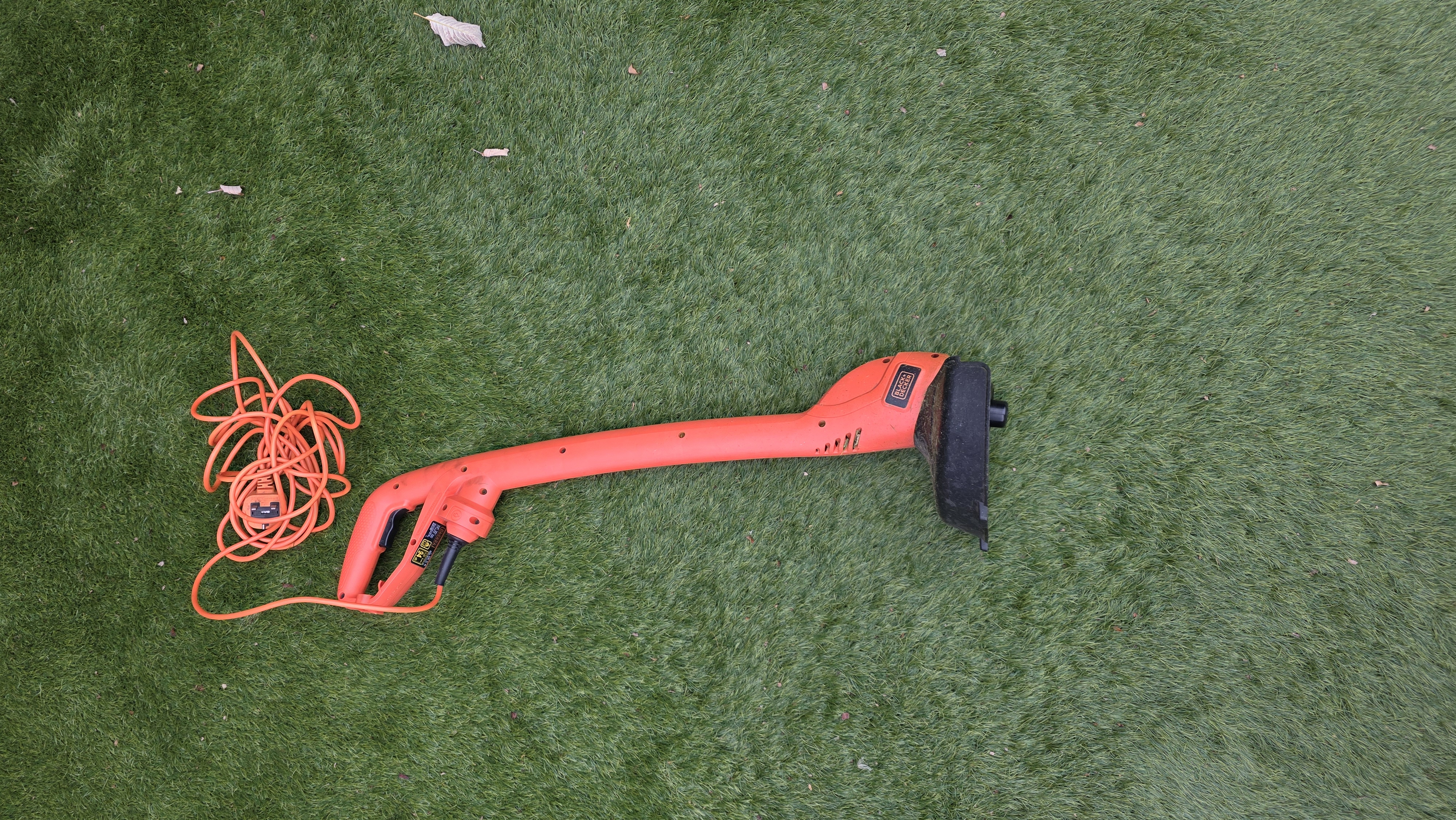 Electric strimmer weed eater with wire