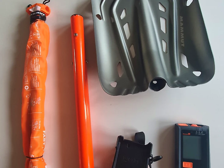 Lavinsändare sond och aluminiumspade