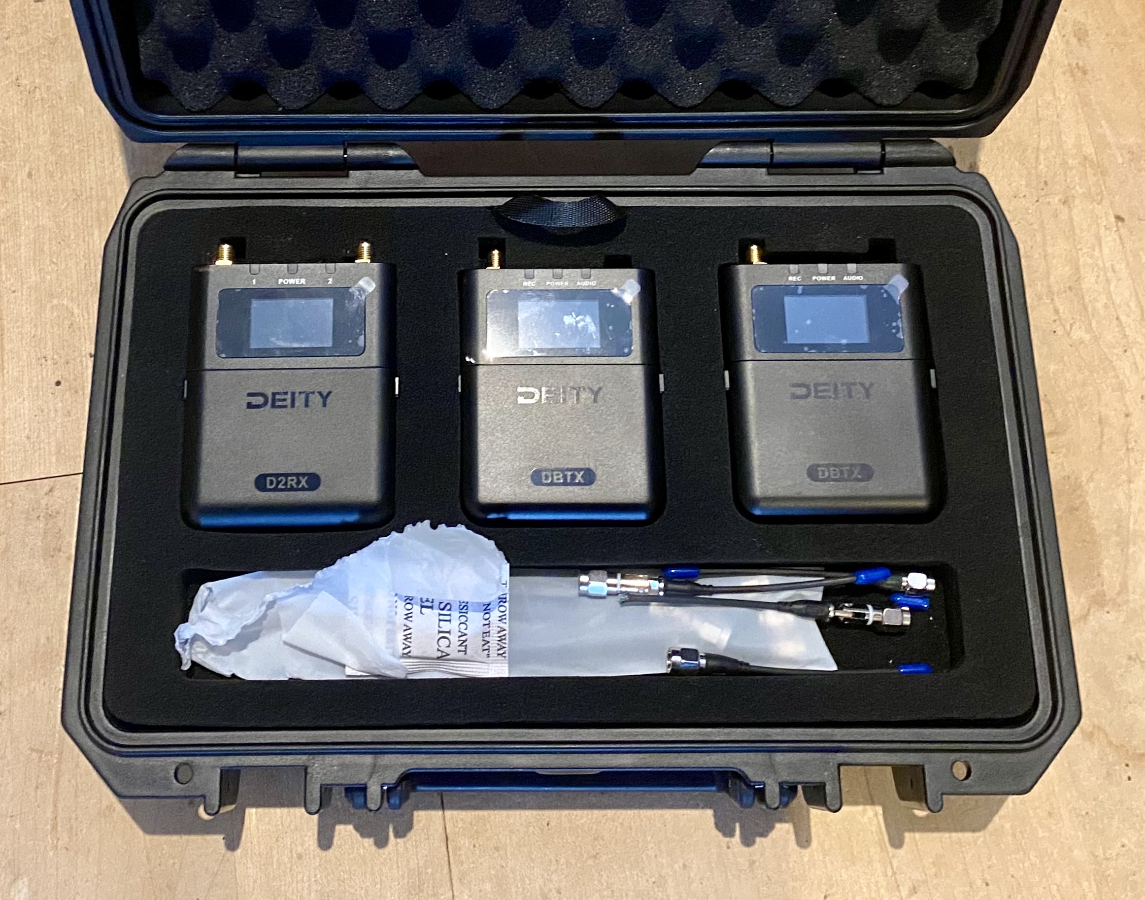 Deity theos radio mic set