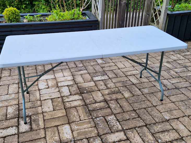 Ihopfällbart campingbord