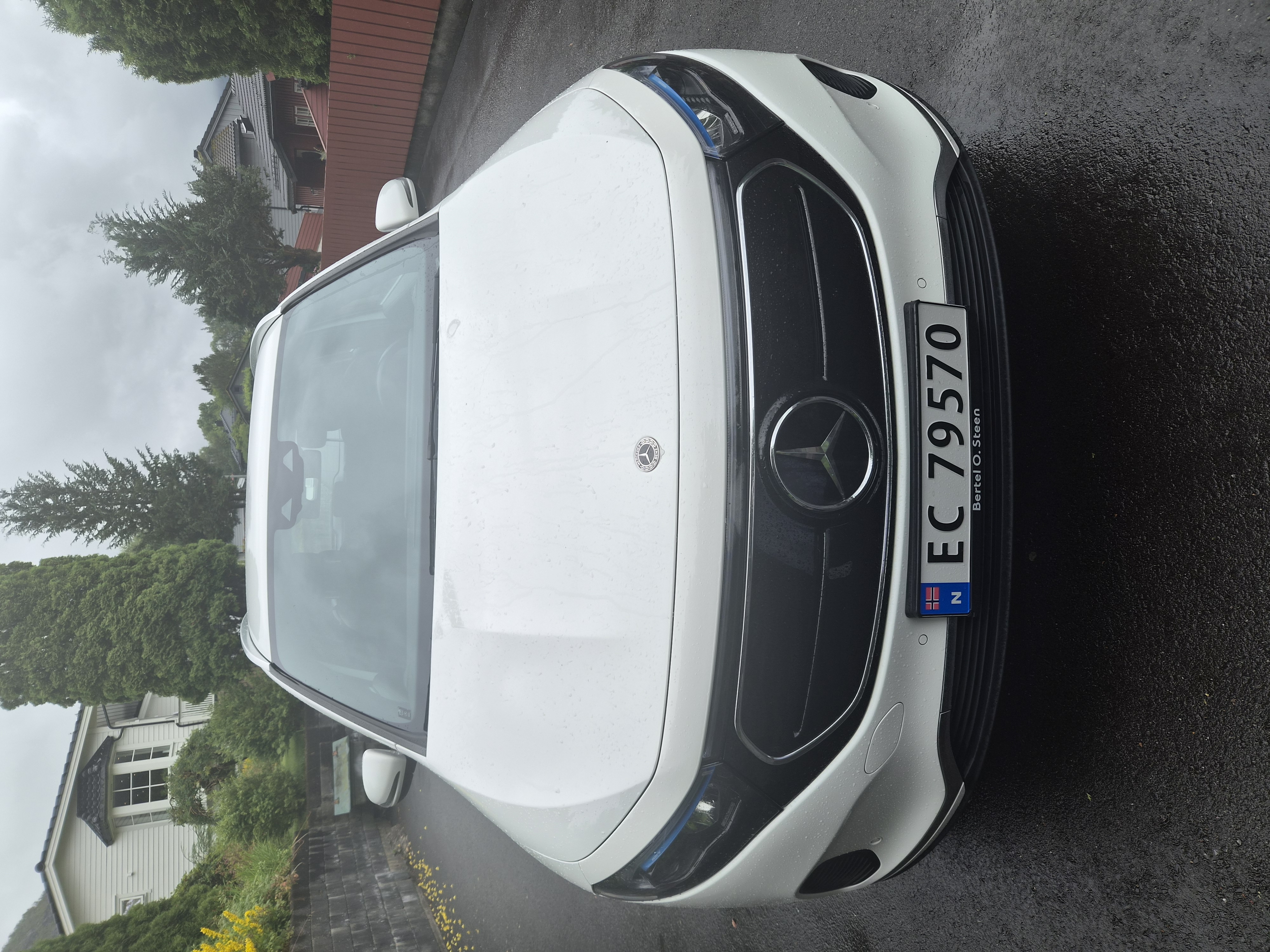 Mercedes-benz eqa
