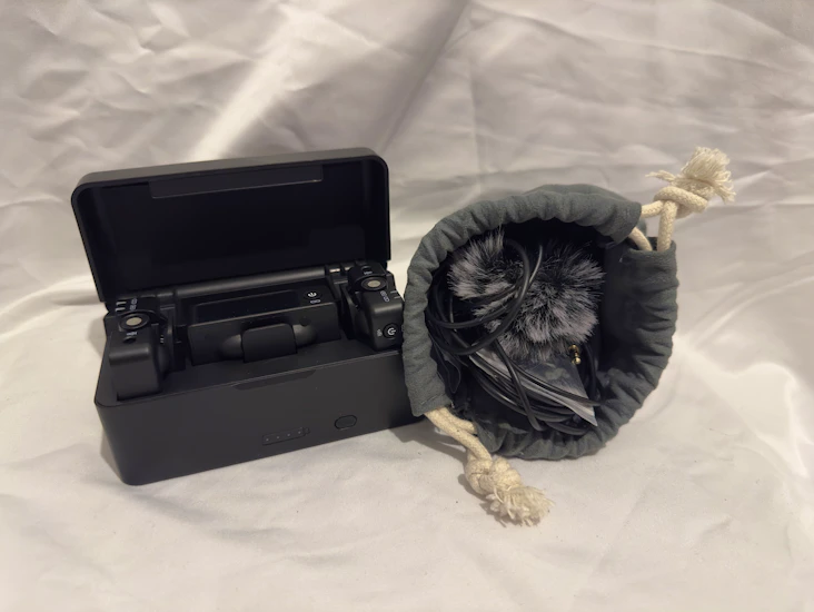 Neewer cm22 wireless lavalier microphone set (2-pack)