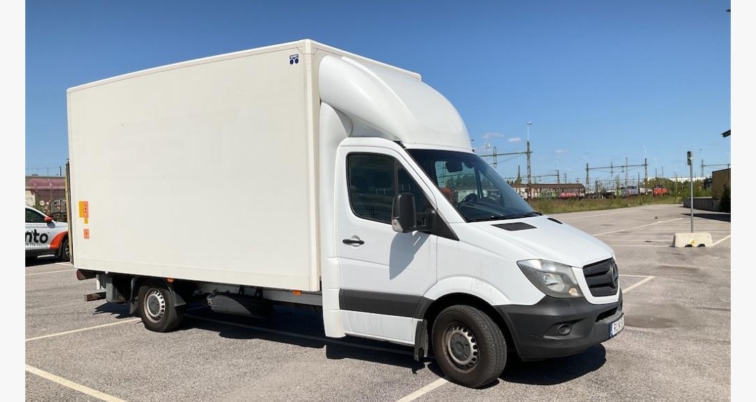 Skåpbil / lätt lastbil (mercedes/automat)