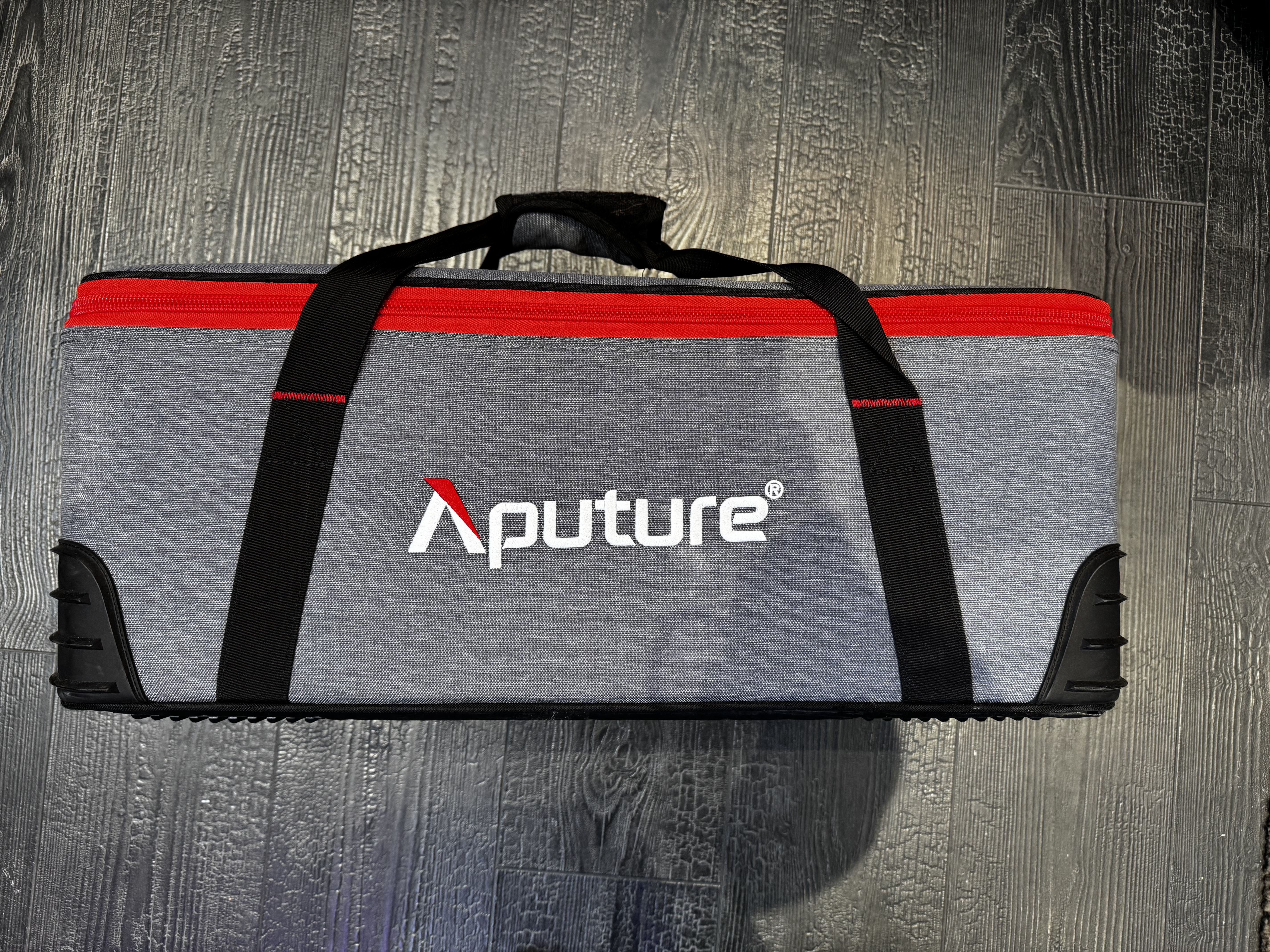 Aputure 300d mark ii daylight led light with carry bag