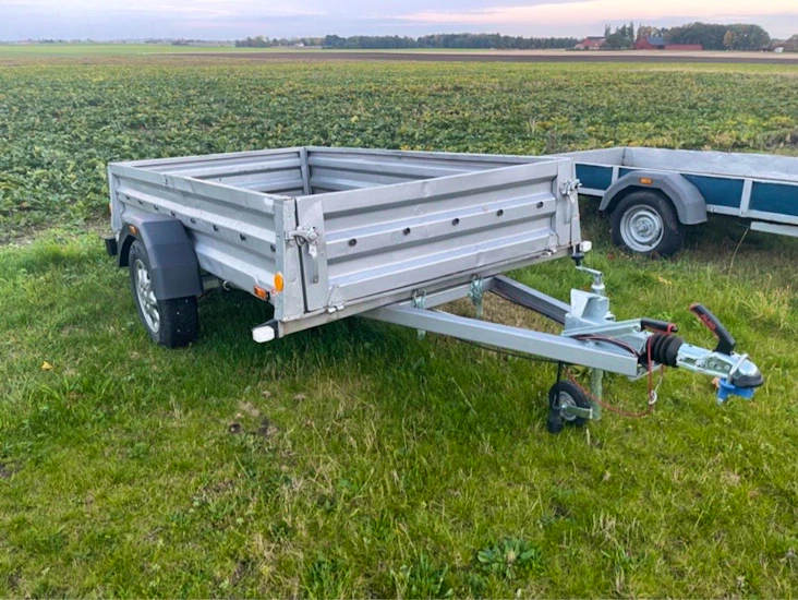 Öppet bromsat släp