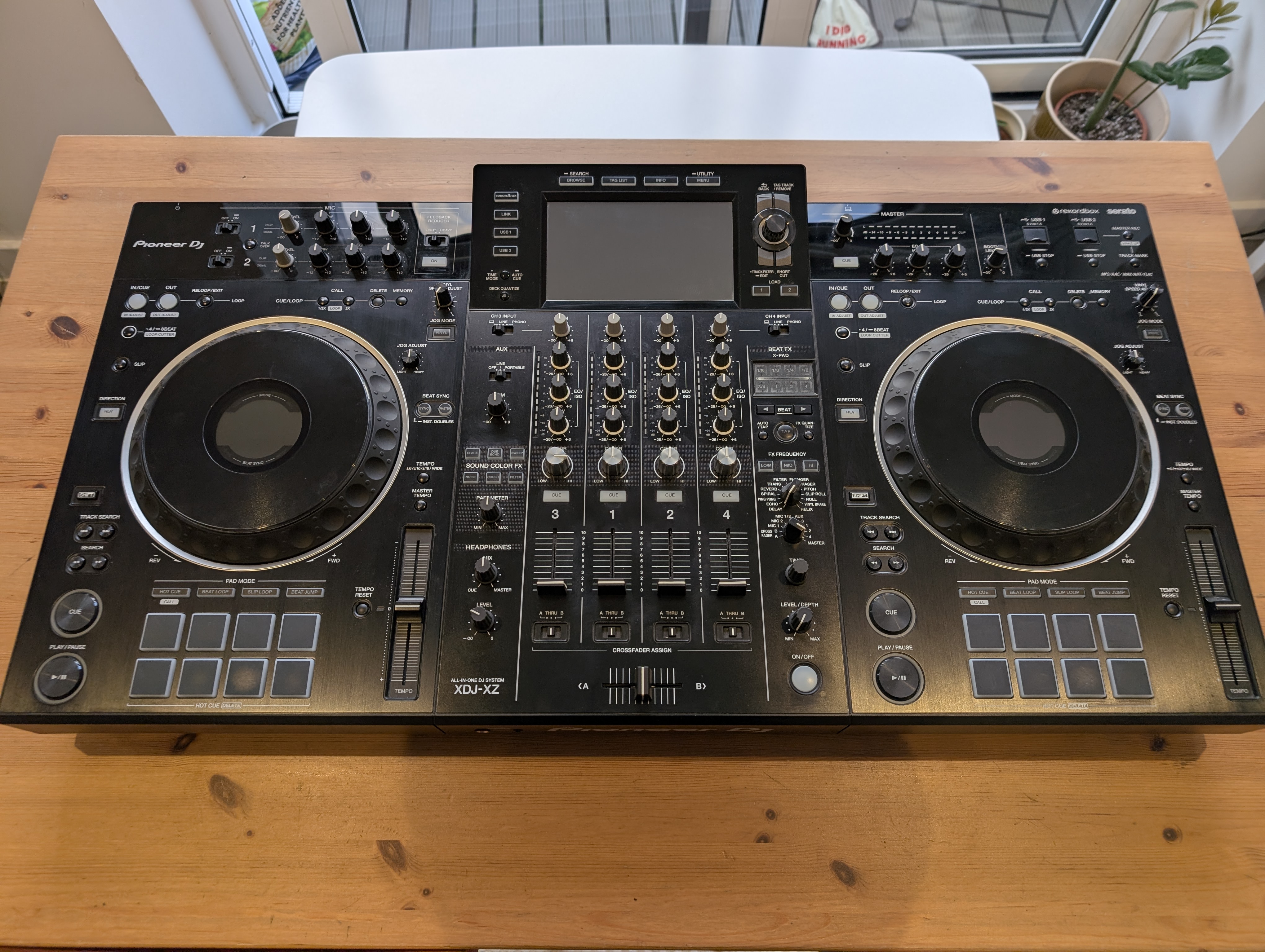 Pioneer xdj-xz — professional 4-channel all-in-one dj system
