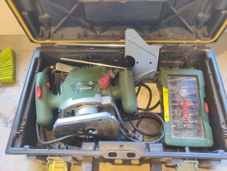 Bosch overfres poc 1200 ae