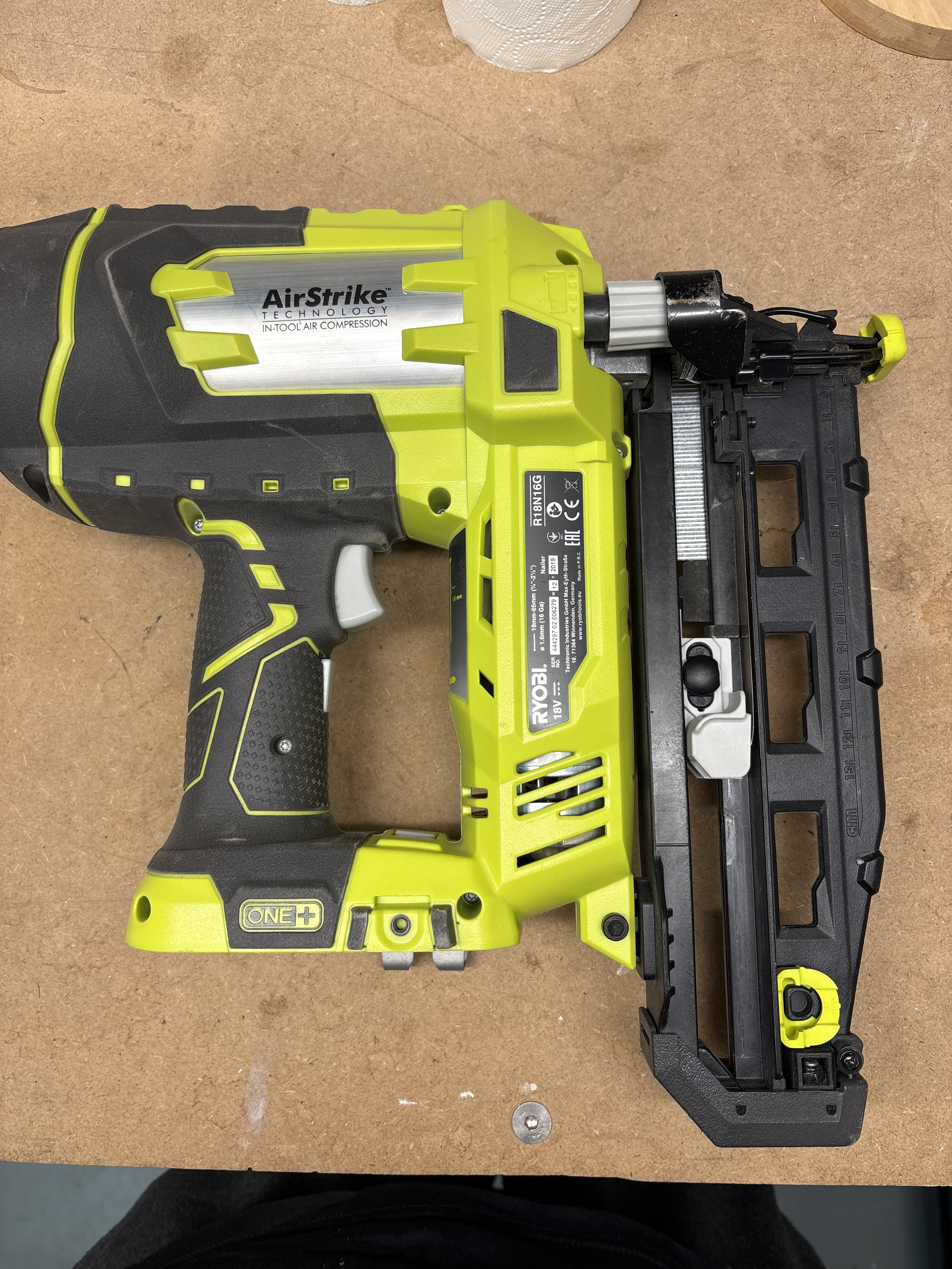 Ryobi airstrike r18n16g
