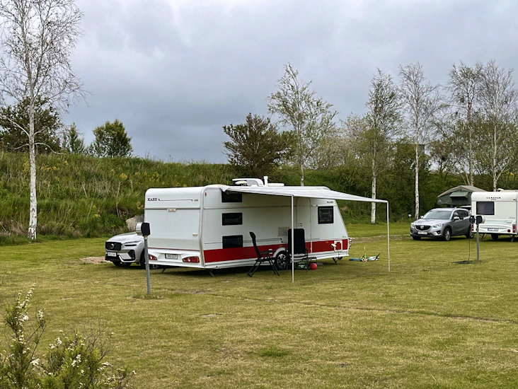 Välutrustad kabe husvagn uthyres – barnkammarvagn