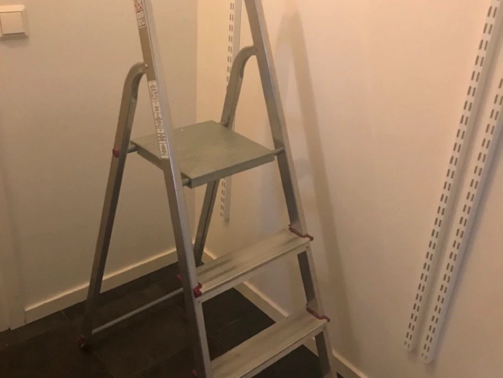 Stabil trappstege i aluminium (4 steg)