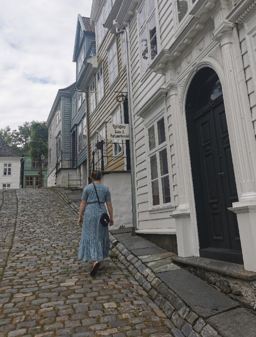 Nydelig kjole fra yas leies ut