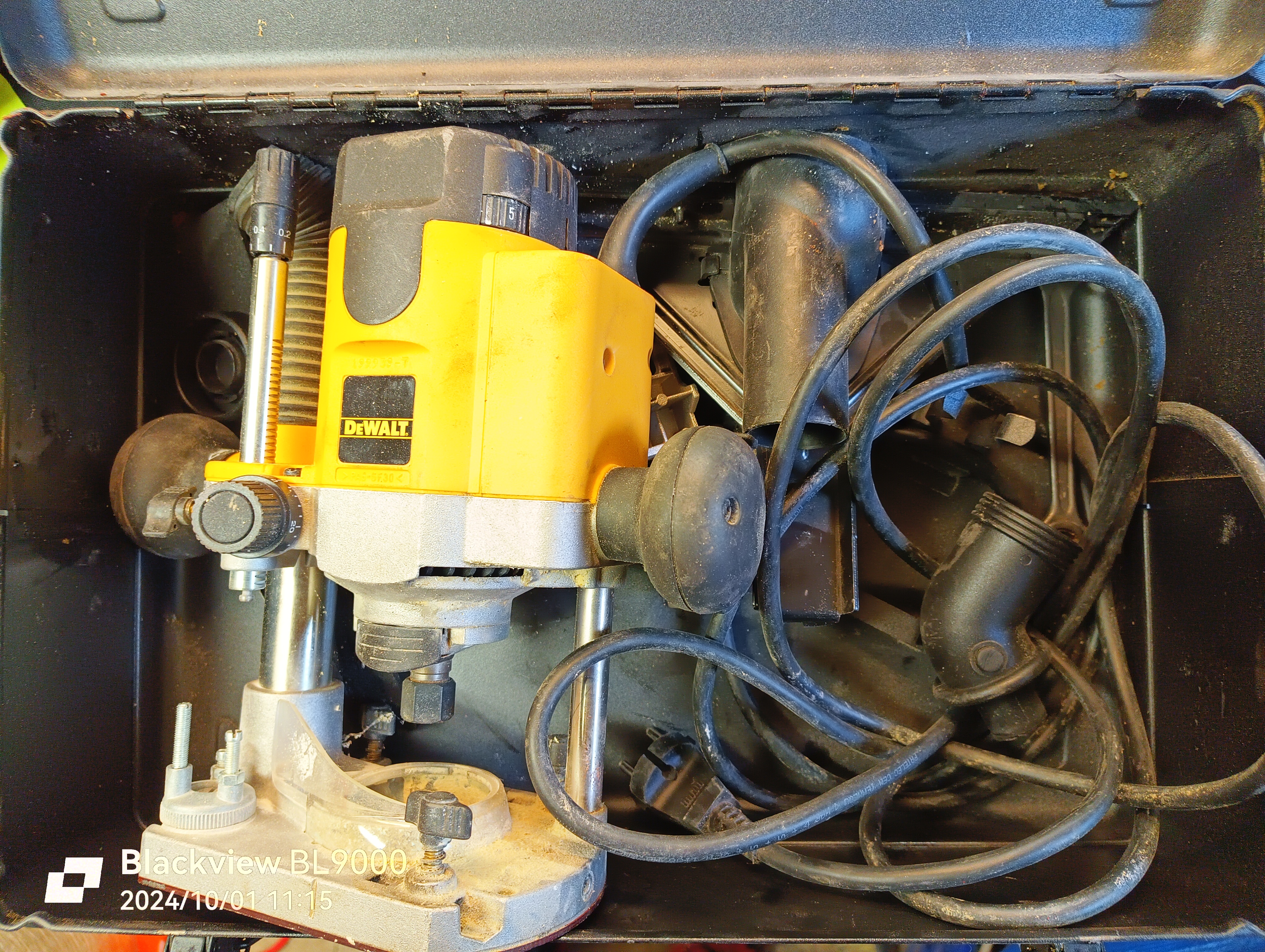 Dewalt handöverfräs 230v