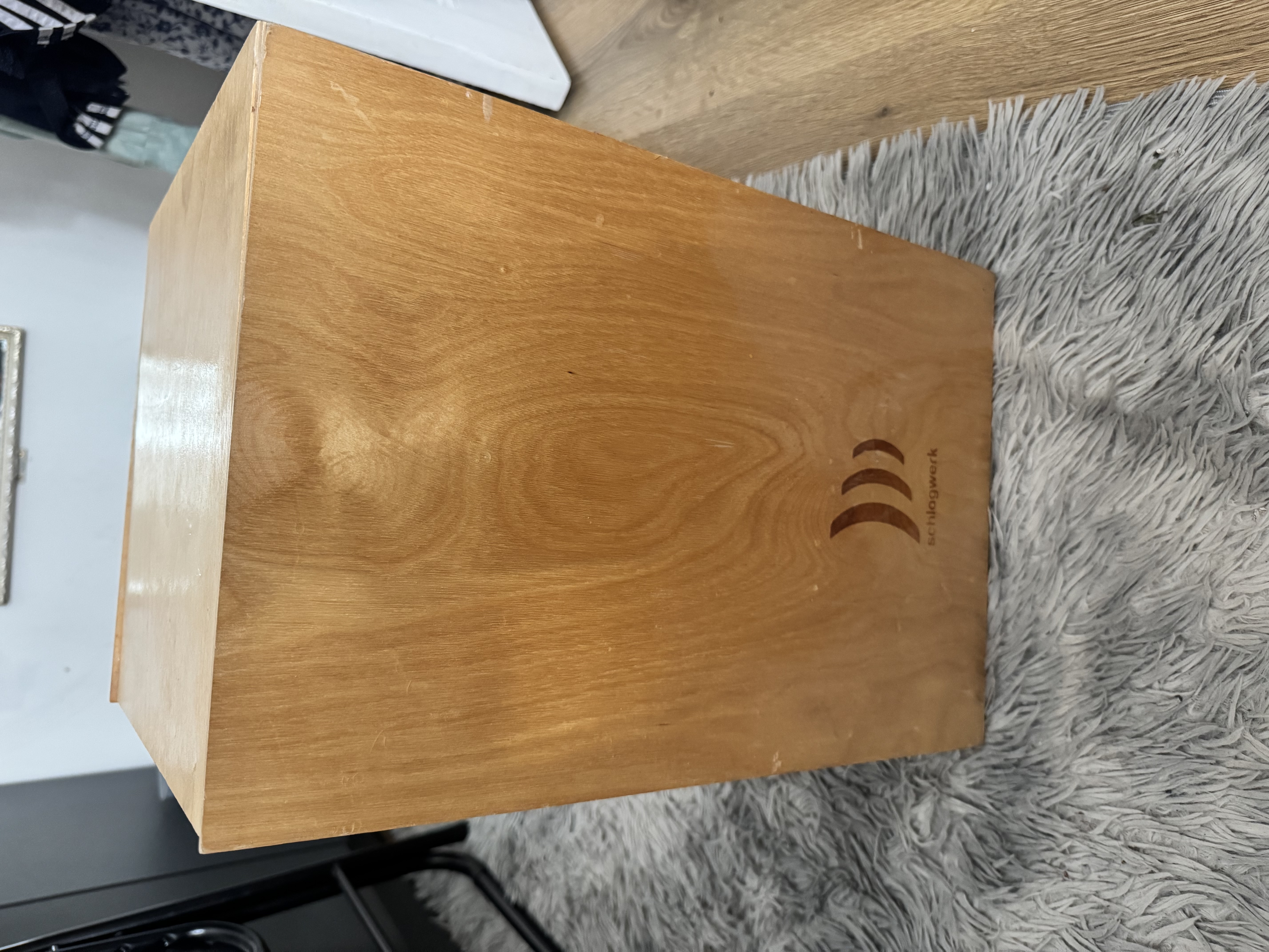 Cajon percussion drum