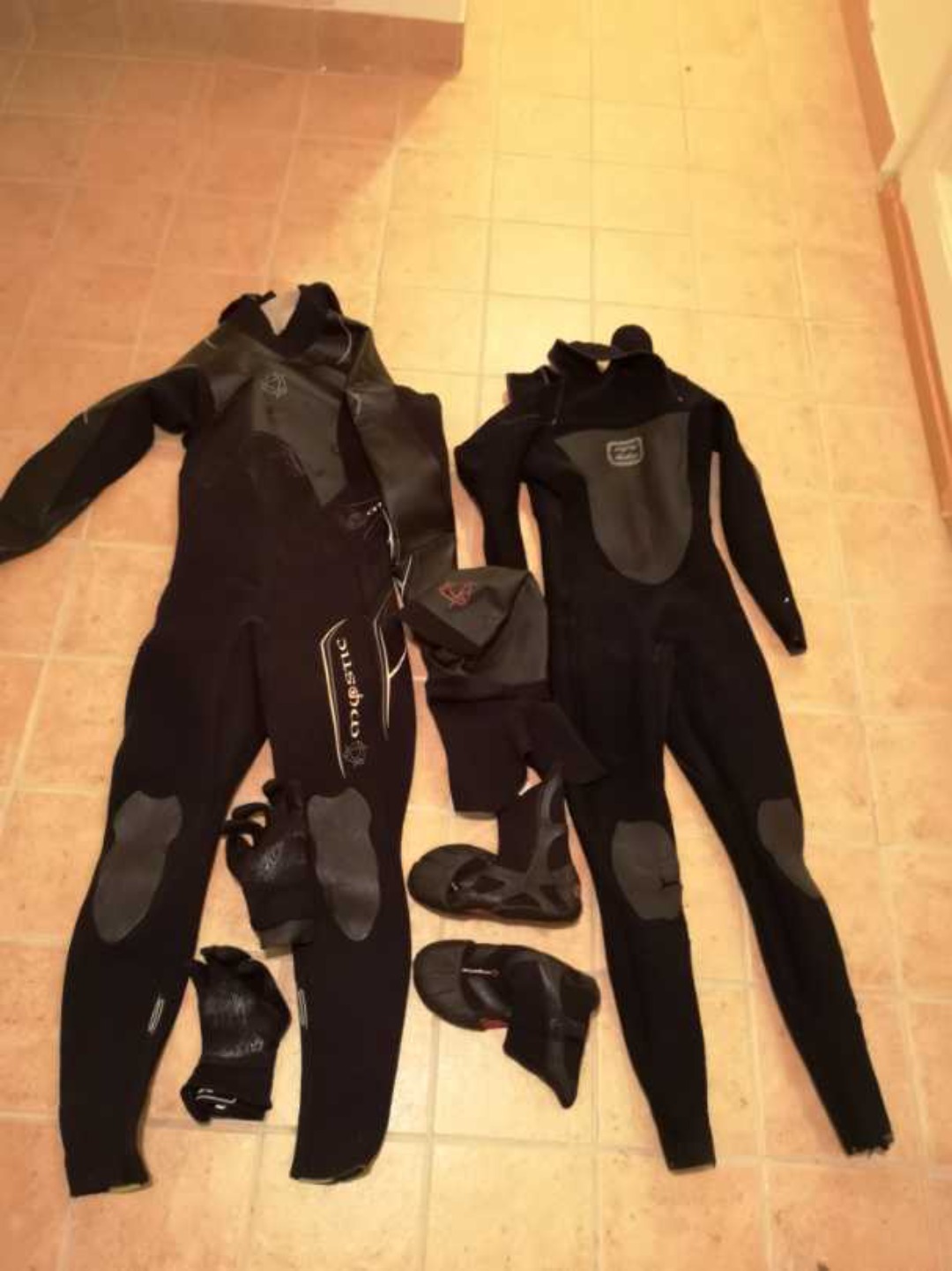 Våtdräkt, m och xs med boots, handskar, huva