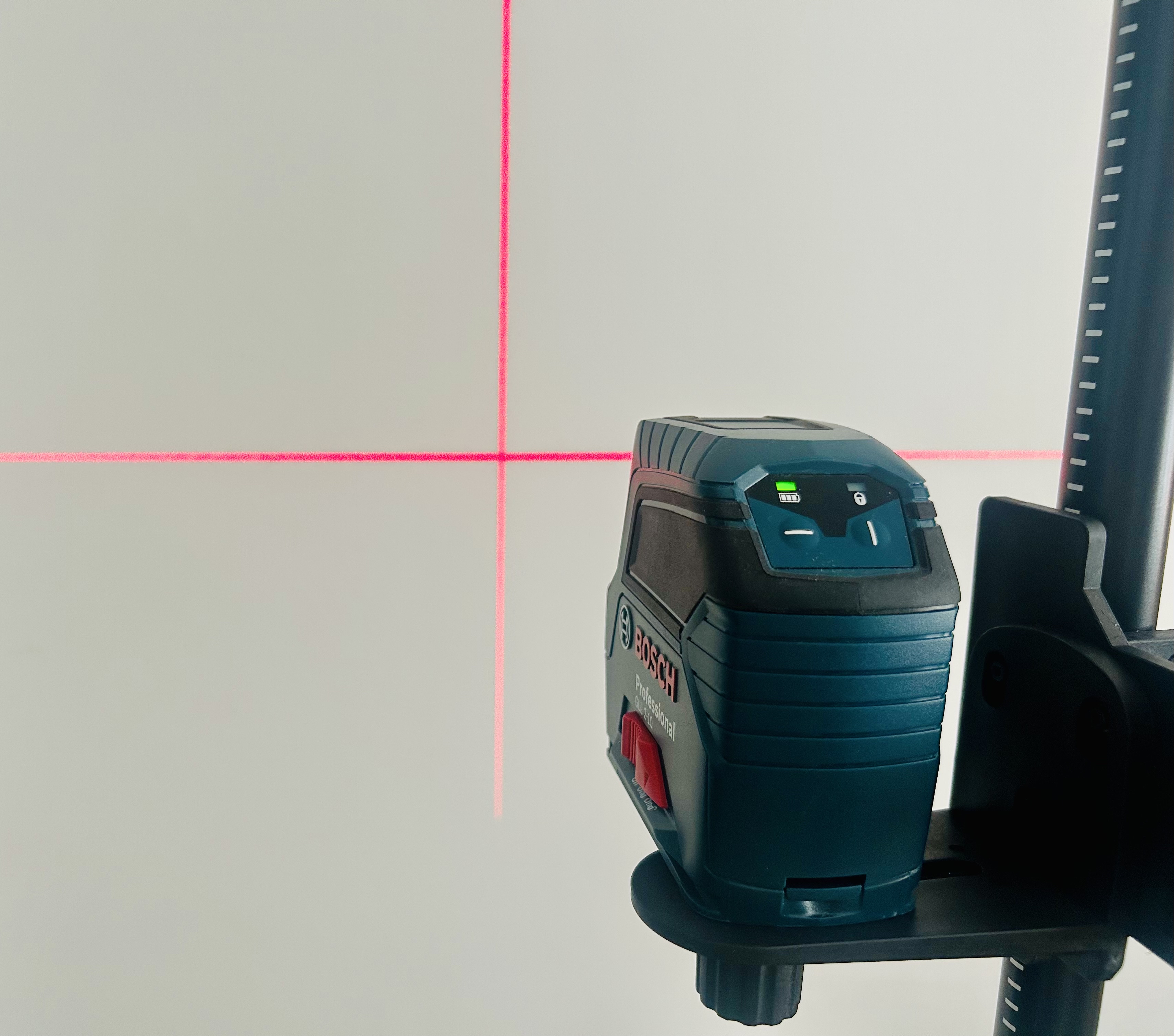 Krysslaser med teleskopstativ – bosch gll 2-10