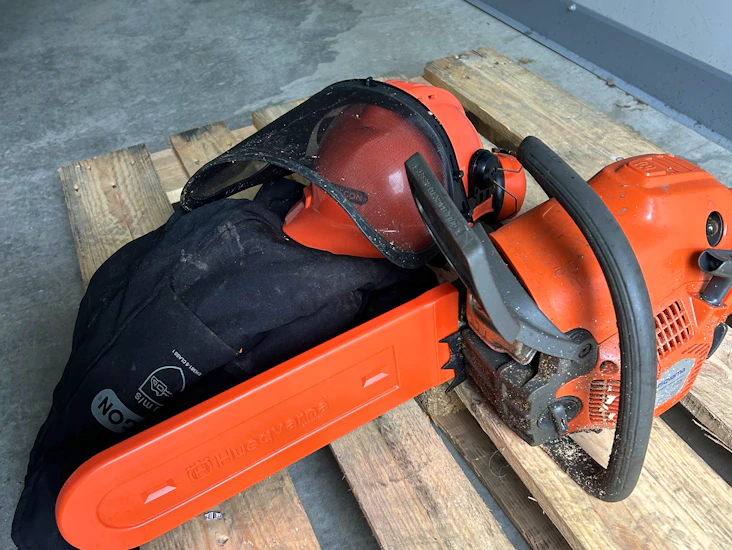 Husqvarna 135 motorsag leies ut