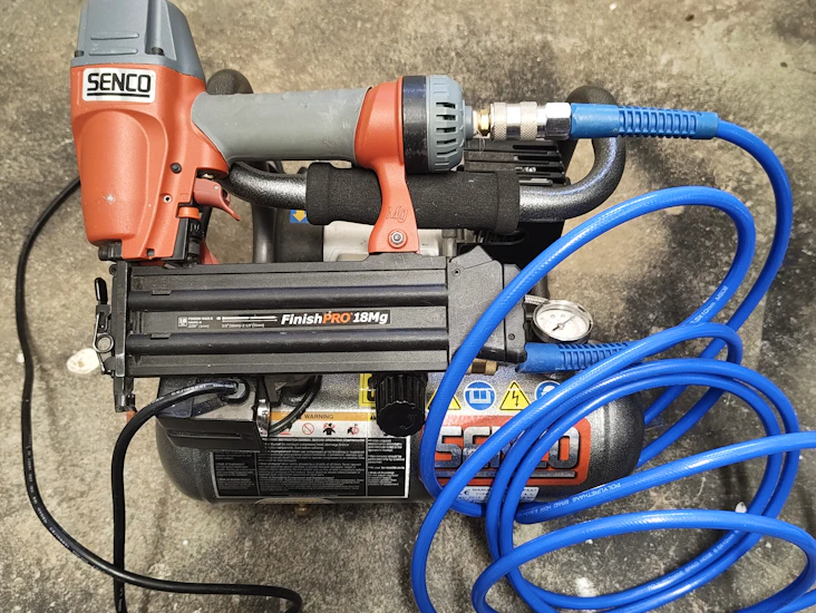 Senco dyckertpistol med kompressor