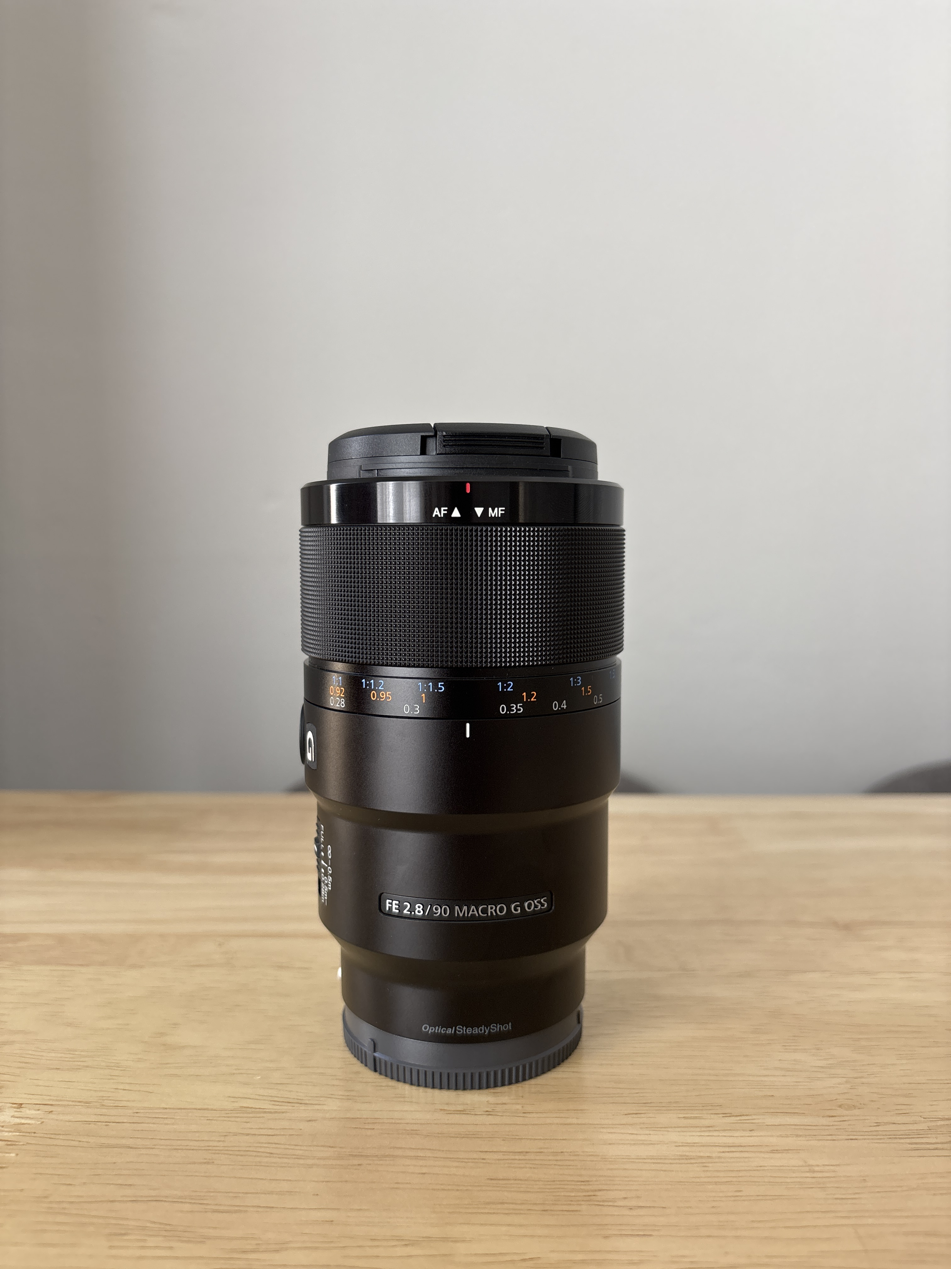 Sony fe 2.8/90 macro lens g oss