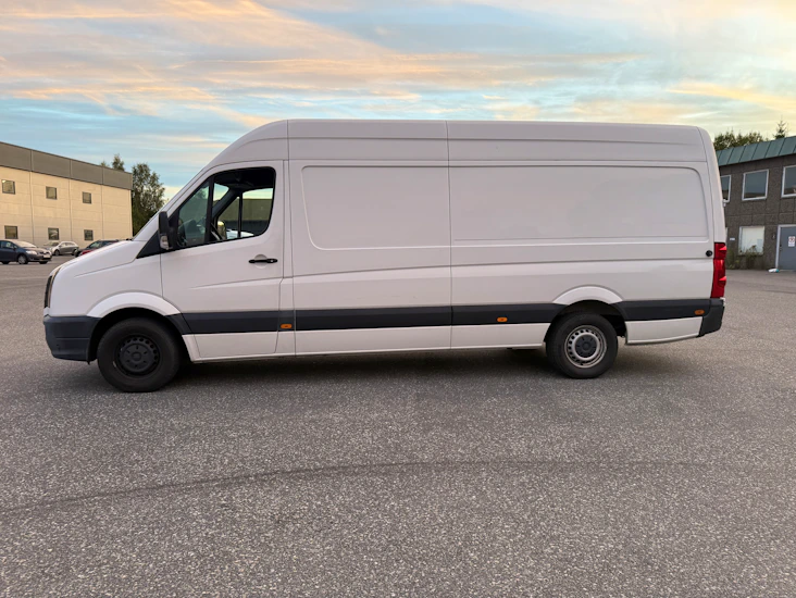extremely big van vw crafter 695 cm long (white)