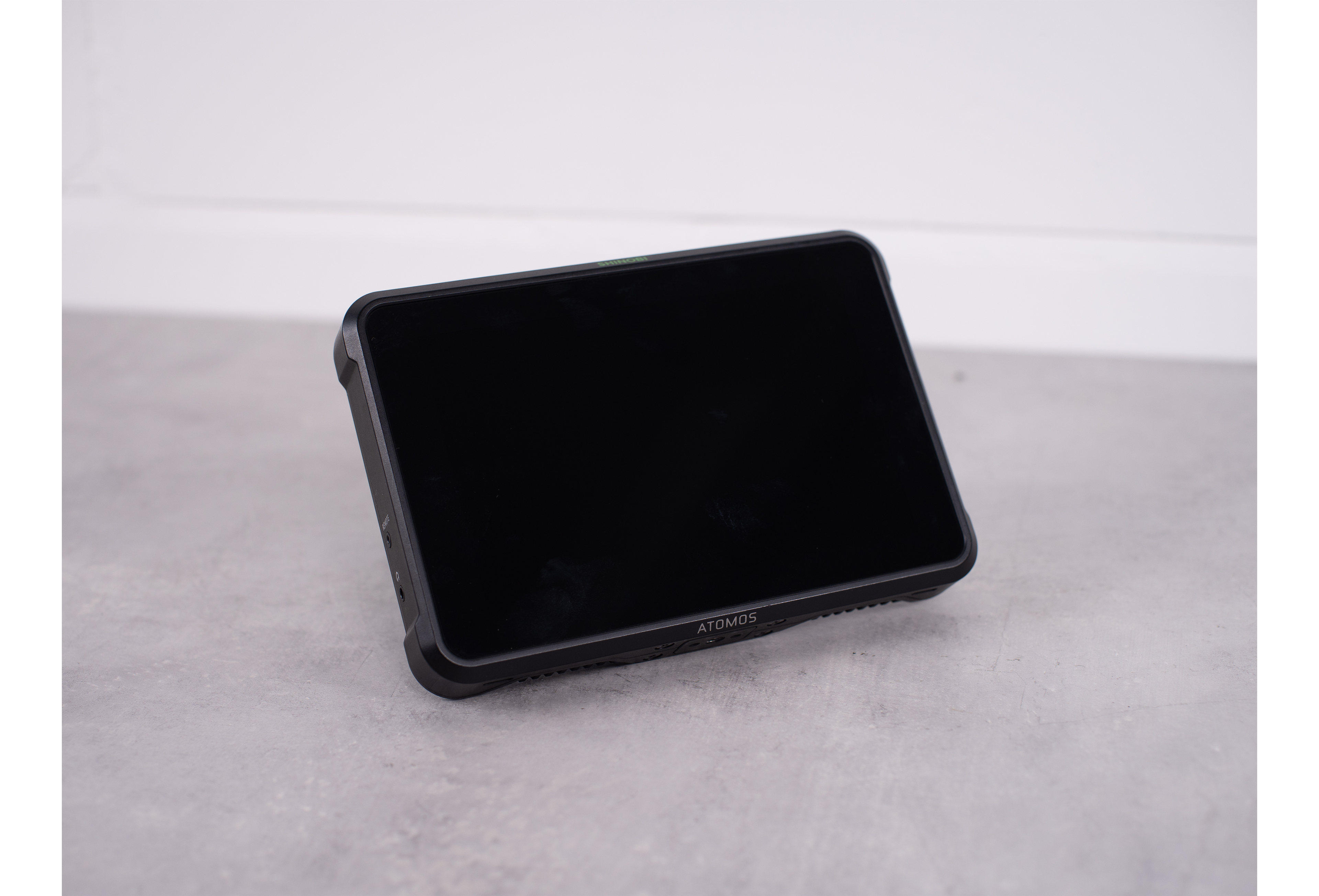 Atomos shinobi 7 monitor