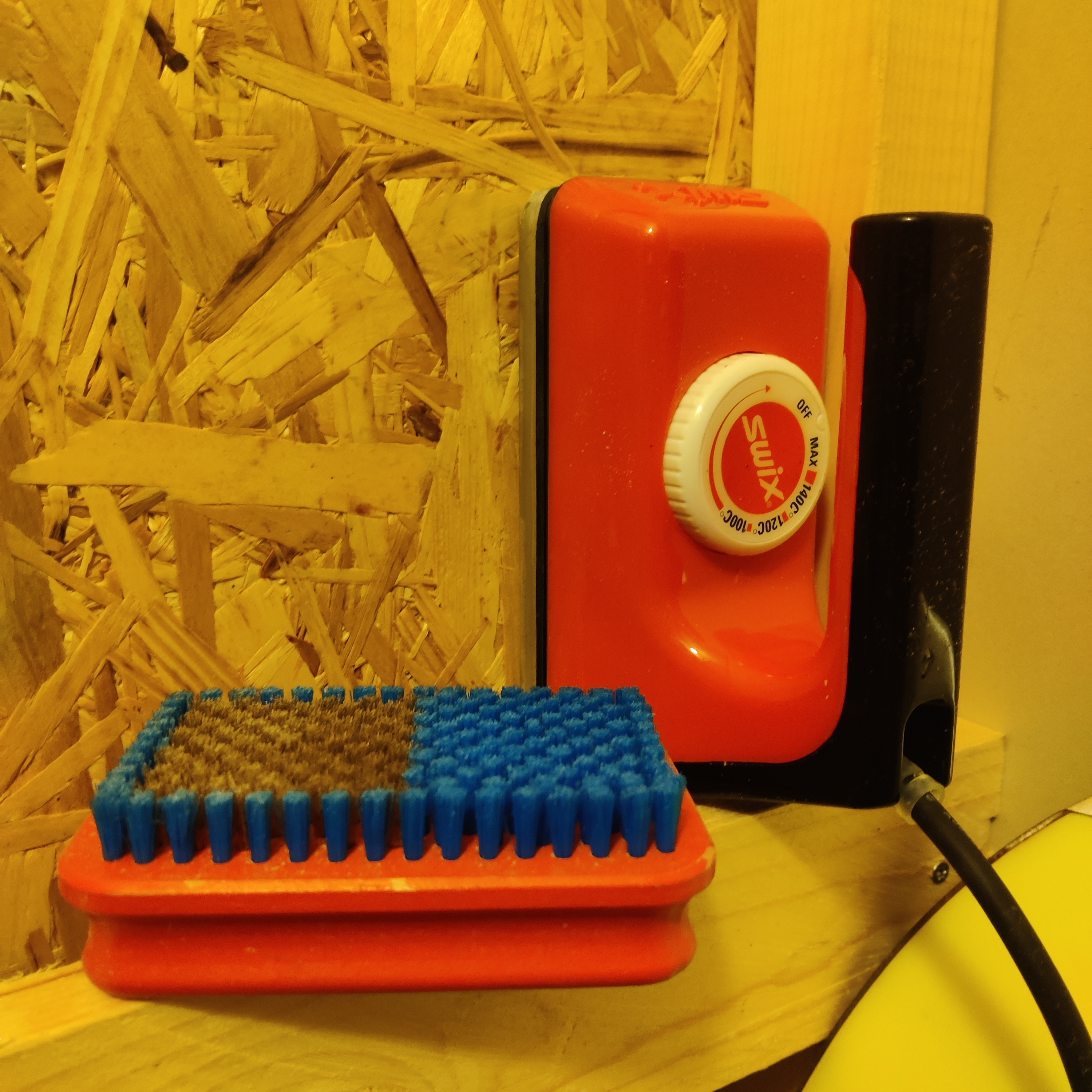 Swix smørejern og børste