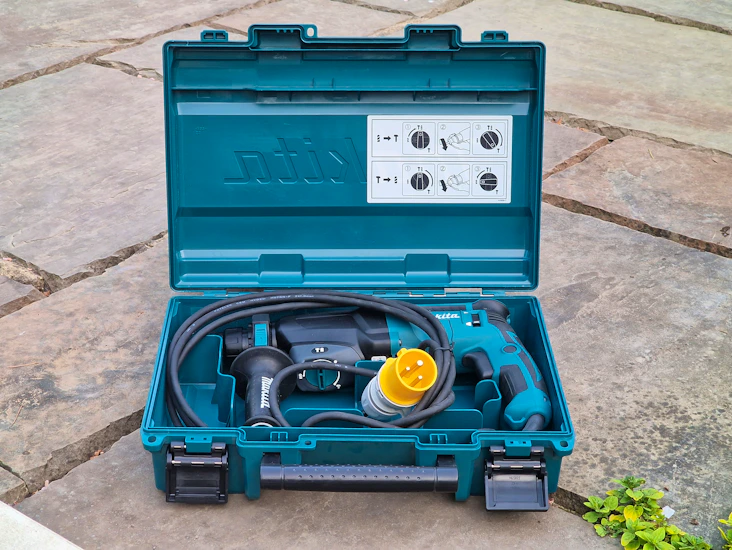 Makita 110v sds rotary hammer drill (hr2610) 800w