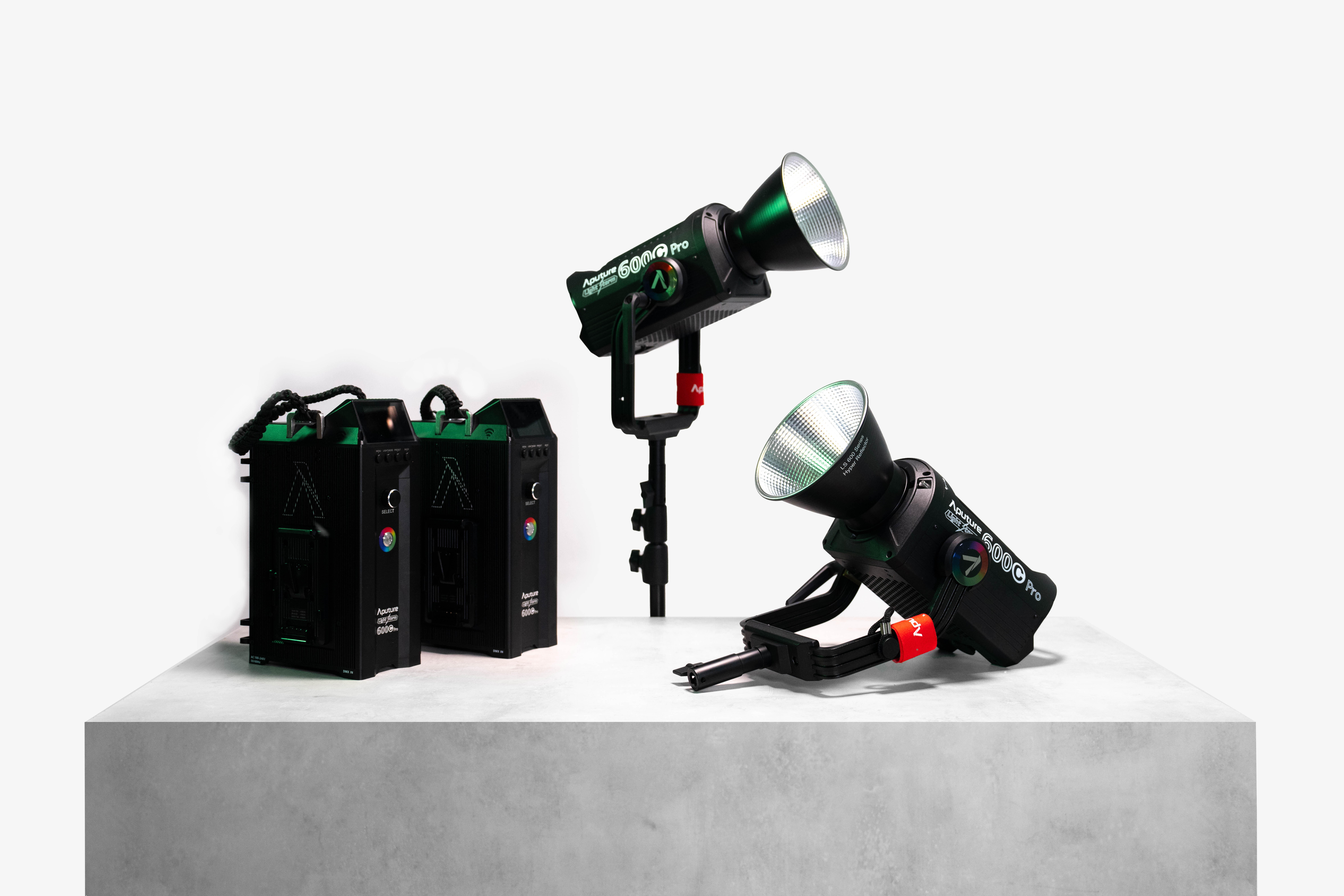 Aputure light storm 600c pro