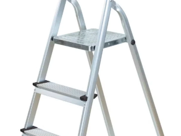 Stabil trappstege – perfekt för målning, lampbyte & hemmafix