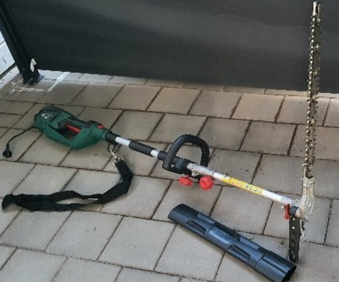 Electrical hedges trimmer 