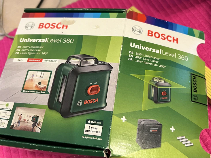 Utleie: bosch krysslaser og 1m høyt stativ