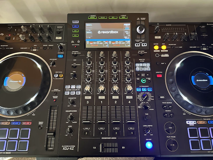 Pioneer xdj-xz dj system - (carry bag + power supply)