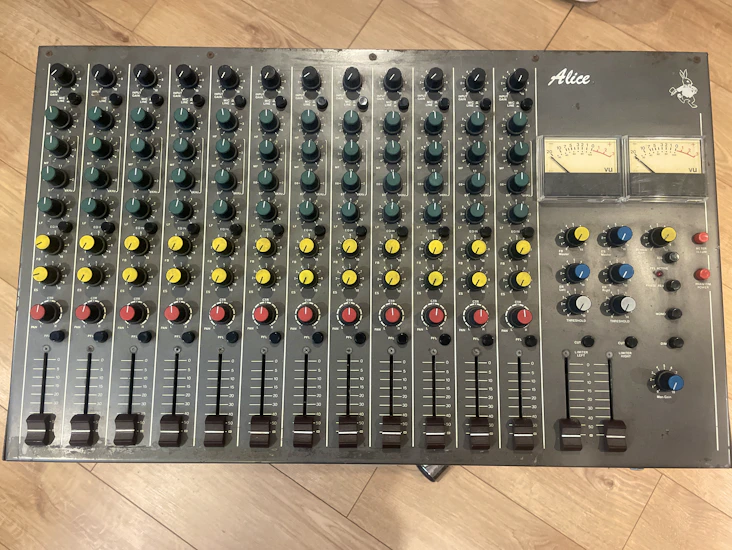 Alice 1228 analog mixing desk