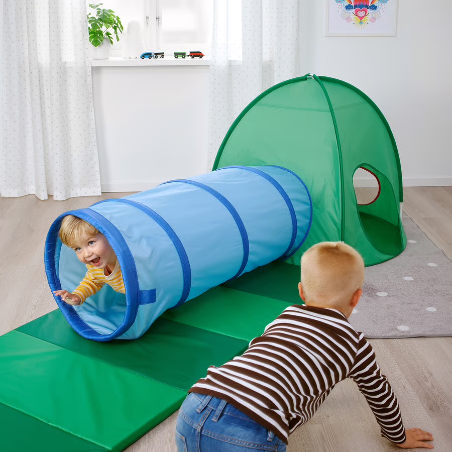 Kids’ play tent and tunnel