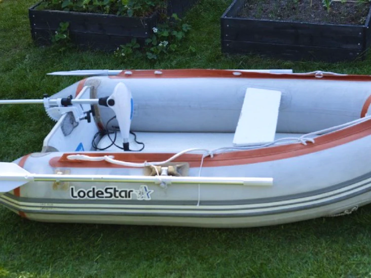 Gummibåt, lodestar, med elmotor och batteri