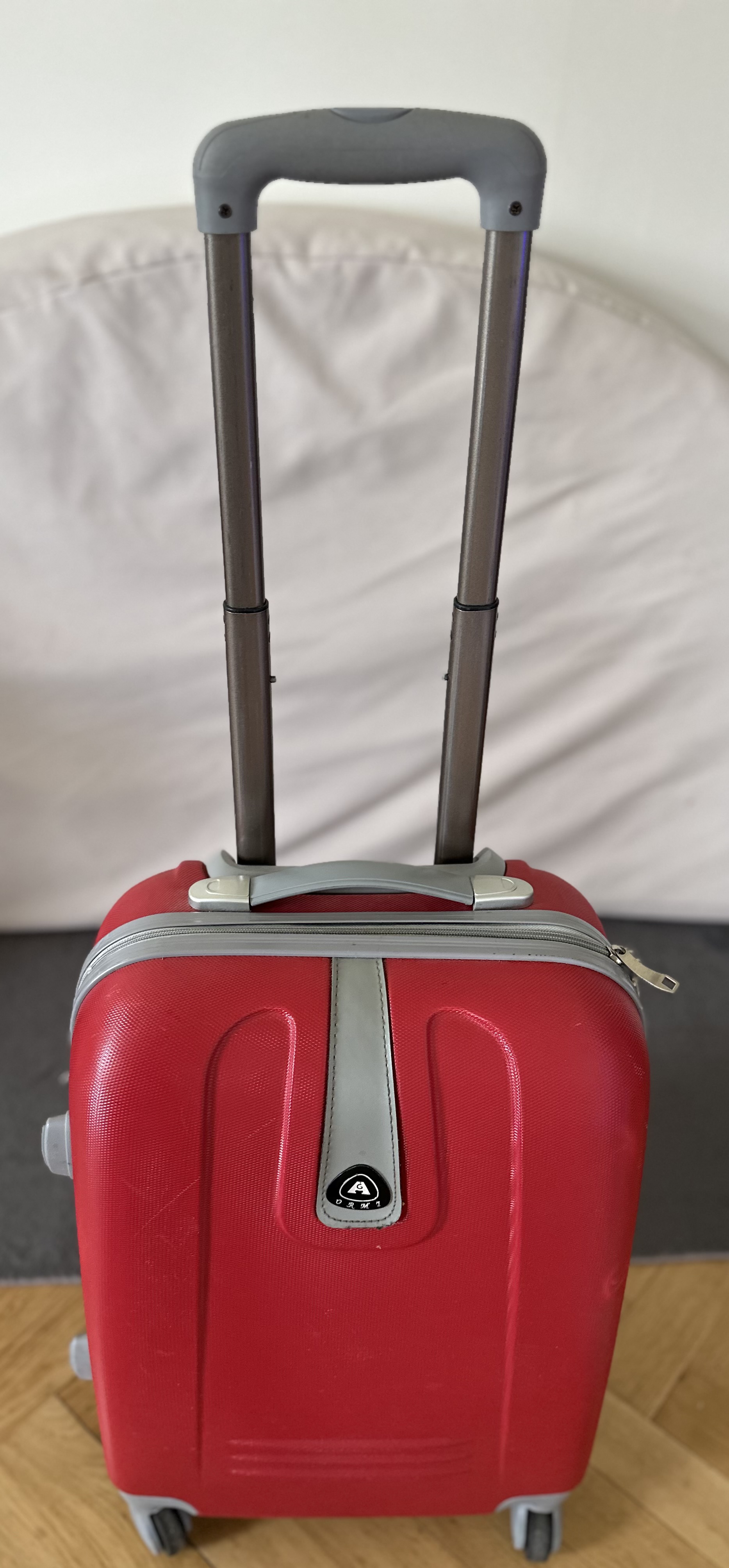 Kabinväska / resväska uthyres – perfekt för weekend & kortare resor ✈️
