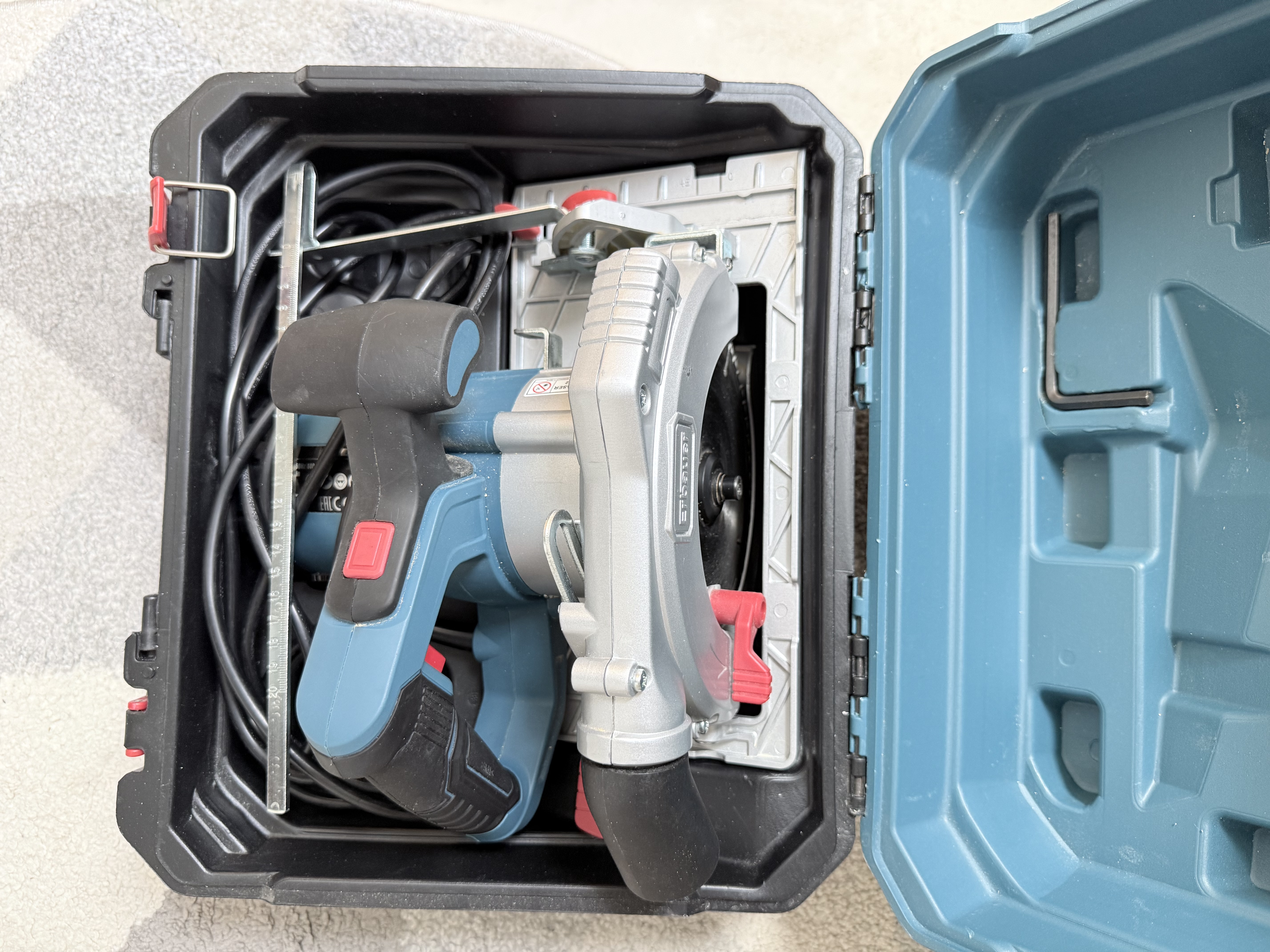 Erbauer circular saw with carry case & guide rail